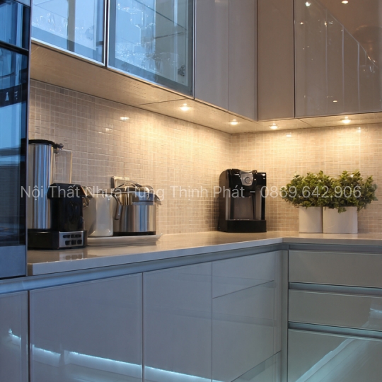 Tủ bếp nhựa kết hợp đèn LED – Tạo điểm nhấn sang trọng, hiện đại cho không gian bếp