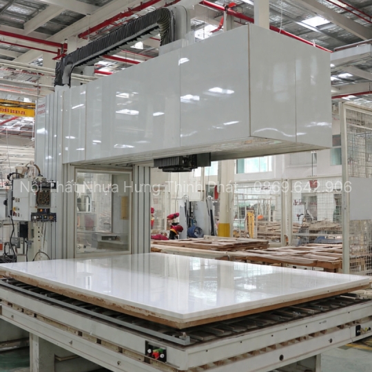 Mẫu Tủ Bếp Nhựa Màu Trắng Tinh Tế – Xu Hướng 2025 Sang Trọng, Bền Bỉ Trên 20 Năm