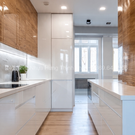 Mẫu Tủ Bếp Nhựa Màu Trắng Tinh Tế – Xu Hướng 2025 Sang Trọng, Bền Bỉ Trên 20 Năm